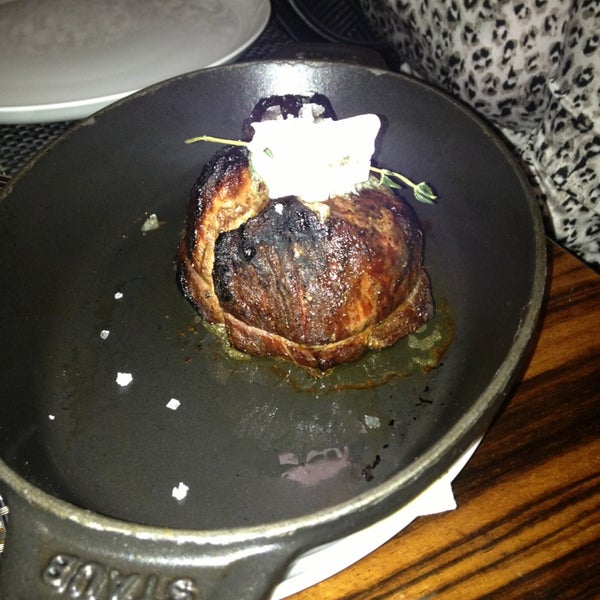 Foto tomada en BLT Steak  por Zachary F. el 12/27/2012
