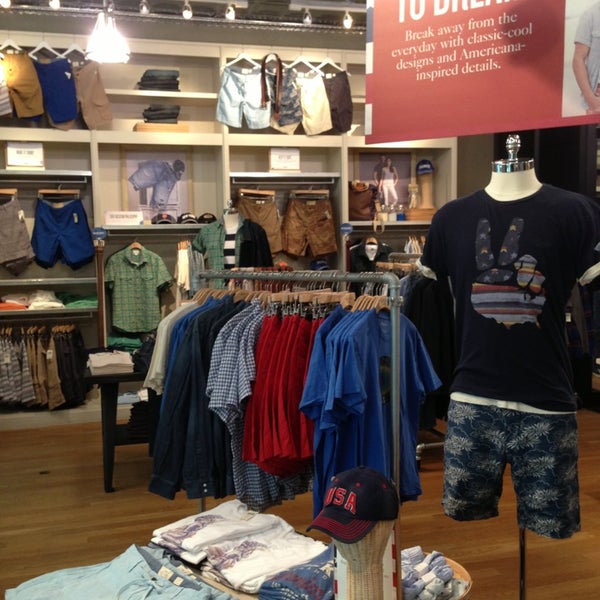 Lucky brand. Lucky lucky бренд. Lucky brand одежда. Nautica одежда. Lucky магазин одежды.