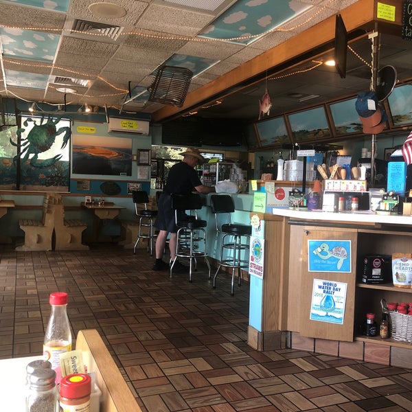 Photo taken at The Great Machipongo Clam Shack by Stevy T. on 8/14/2018