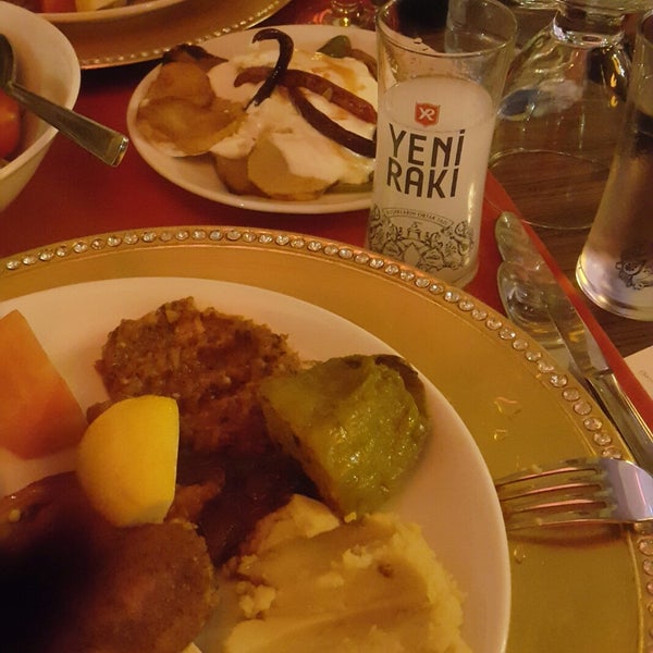 รูปภาพถ่ายที่ Altınkalp Restaurant Düğün Salonu โดย Süleyman Ali C. เมื่อ 12/31/2017