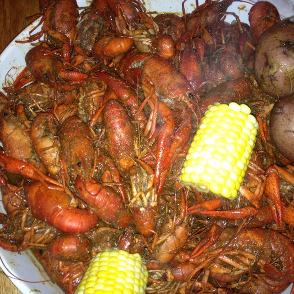 Foto diambil di Floyd&#39;s Cajun Seafood - Pearland oleh brandy g. pada 2/17/2013