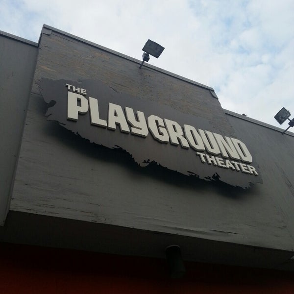 รูปภาพถ่ายที่ The Playground Theater โดย macro เมื่อ 7/8/2013
