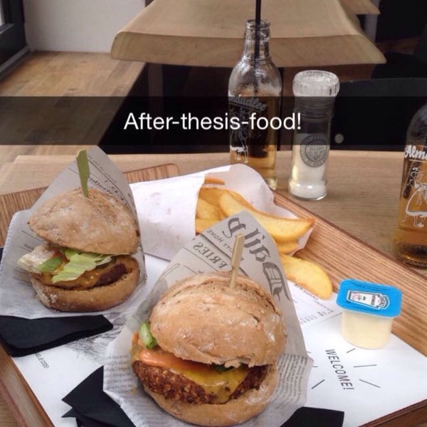 รูปภาพถ่ายที่ Jack Premium Burgers โดย Gloria . เมื่อ 8/17/2015