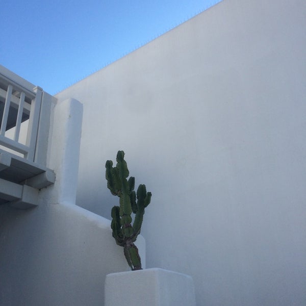 Снимок сделан в Belvedere Hotel Mykonos пользователем M A. 8/28/2014