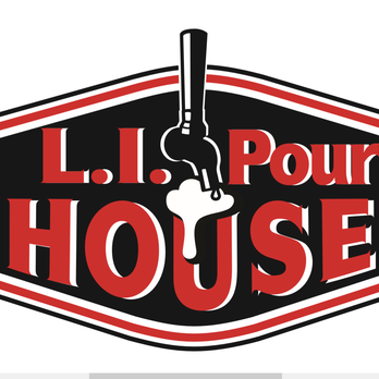Foto tirada no(a) L.I. Pour House Bar and Grill por Geoff M. em 11/7/2014