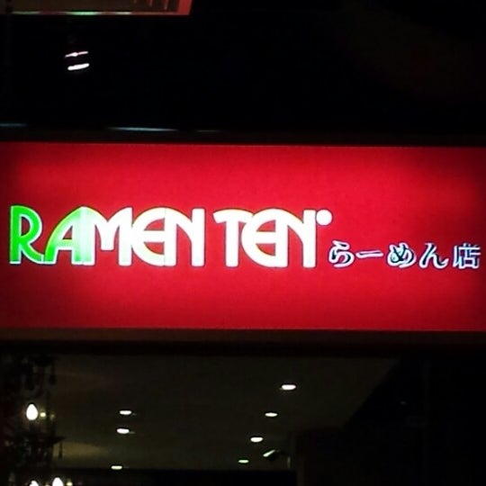 9/23/2013 tarihinde Rozeani O.ziyaretçi tarafından Ramen-Ten | Shin Tokyo Sushi™'de çekilen fotoğraf