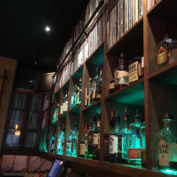 бар револьвер