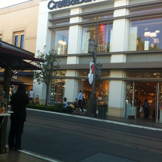 Photo taken at Crate &amp; Barrel by Itching G. on 10/27/2012