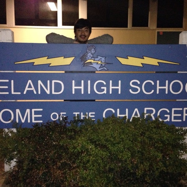 Leland High School - High School in Almaden