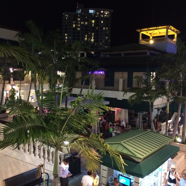 1/9/2016 tarihinde tutianaziyaretçi tarafından CocoWalk Shopping Center'de çekilen fotoğraf