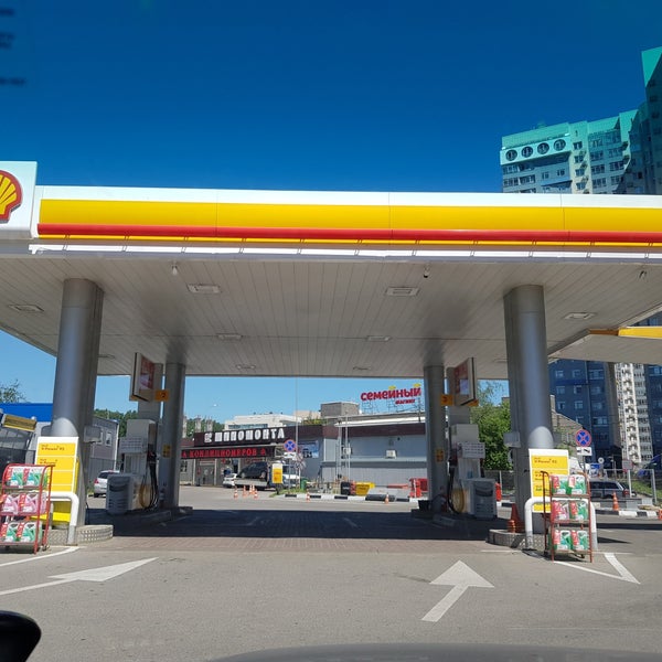Photo taken at Shell by Юлия Ш. on 6/5/2019
