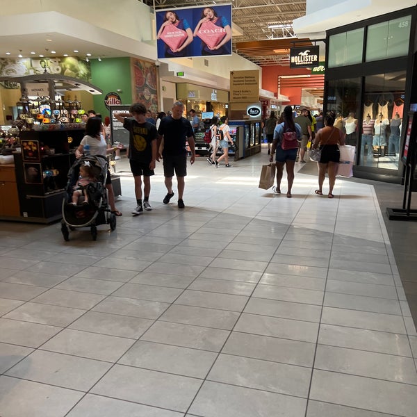 Opry mills sales hollister
