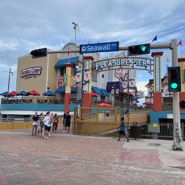 รูปภาพถ่ายที่ Galveston Island Historic Pleasure Pier โดย Matt B. เมื่อ 8/6/2022