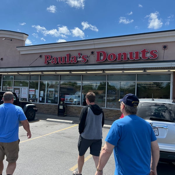 Foto diambil di Paula&#39;s Donuts oleh Matt B. pada 6/28/2022