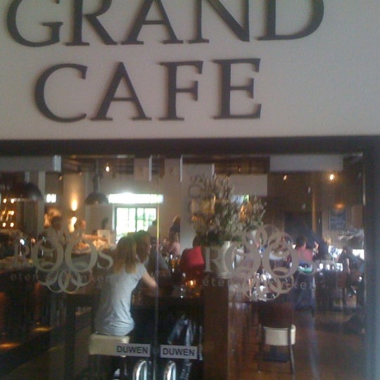 Foto tirada no(a) Grand Café Roos Eten &amp; Drinken por Hen s. em 5/11/2012