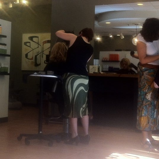 Metro Salon Hair Salon in Rochester