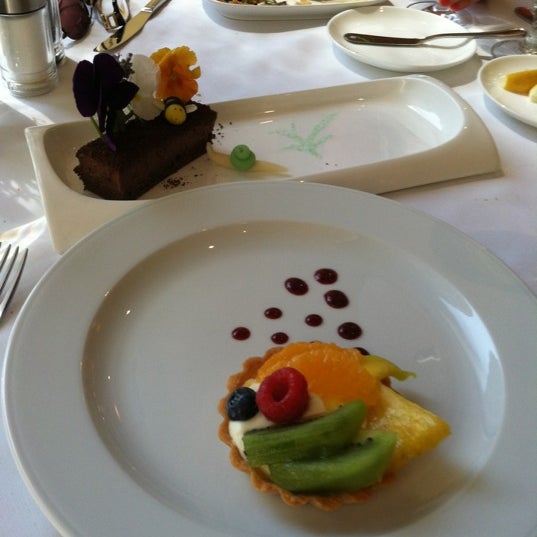 Снимок сделан в L&#39;Ecole- Restaurant of the International Culinary Center пользователем Doris L. 6/29/2012