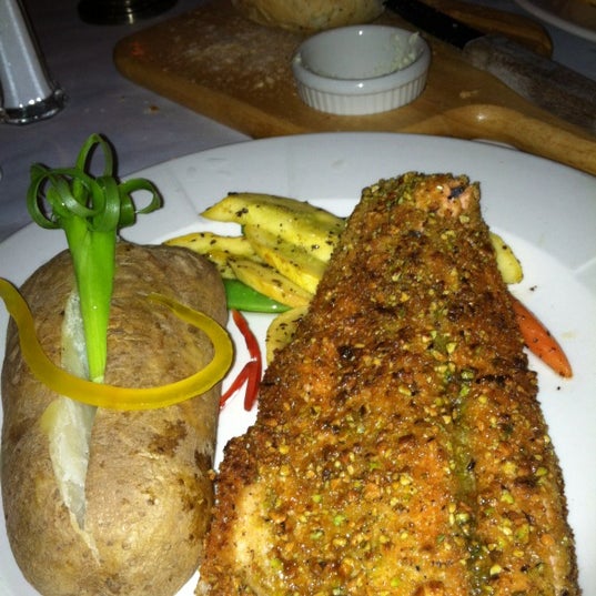 Das Foto wurde bei The Dredge Restaurant von Jami am 6/6/2012 aufgenommen