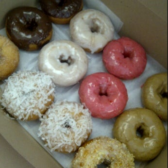 รูปภาพถ่ายที่ Primo&#39;s Donuts โดย Marquise A. เมื่อ 6/1/2012
