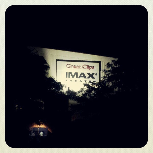 Снимок сделан в Great Clips IMAX Theater пользователем Nate R. 7/20/2012