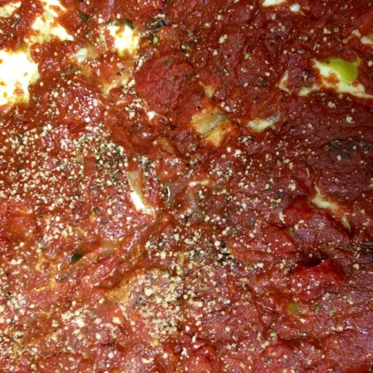 รูปภาพถ่ายที่ Rosati&#39;s Pizza โดย Graciella C. เมื่อ 9/6/2012