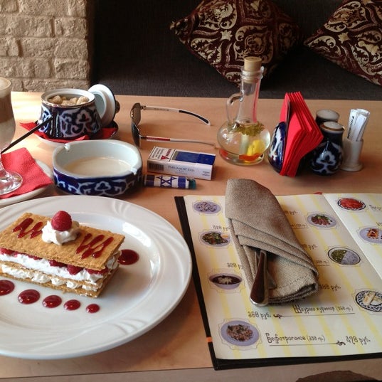 6/9/2012 tarihinde Stanislav P.ziyaretçi tarafından Ресторан Чайхана «Shirin»'de çekilen fotoğraf