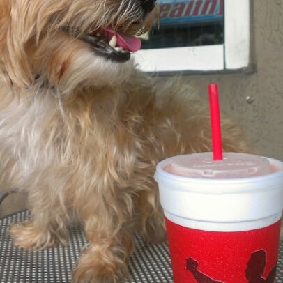 Photo taken at Smoothie King by Lesly H. on 7/14/2012
