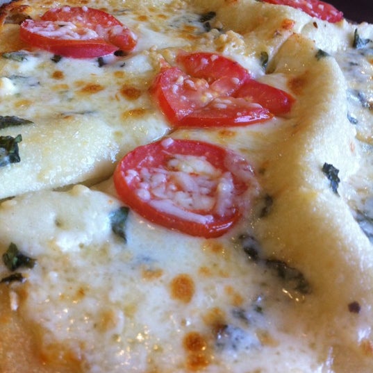 Photo taken at Mod Pizza by Kellianna W. on 7/5/2012