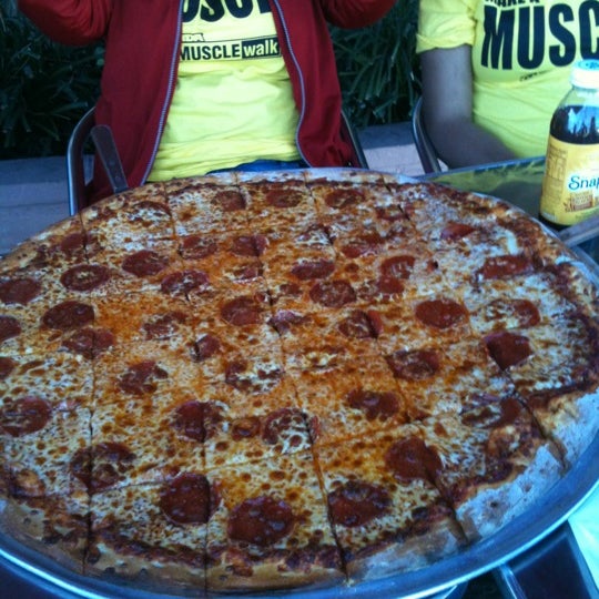 Foto tirada no(a) Big Mama&#39;s &amp; Papa&#39;s Pizzeria por Miriam R. em 2/4/2012
