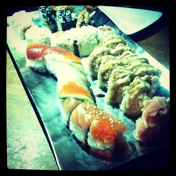 Das Foto wurde bei Coast Sushi Bar von Perla A. am 2/6/2012 aufgenommen