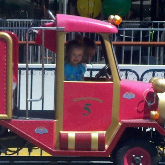 รูปภาพถ่ายที่ Victorian Gardens Amusement Park โดย Amy R. เมื่อ 6/28/2012