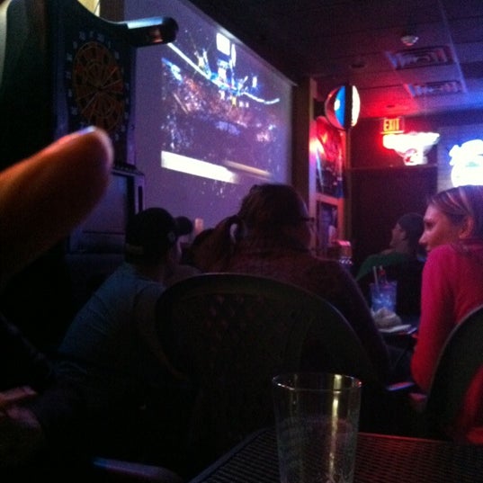 รูปภาพถ่ายที่ Rookies Sports Bar โดย Witt W. เมื่อ 4/22/2012