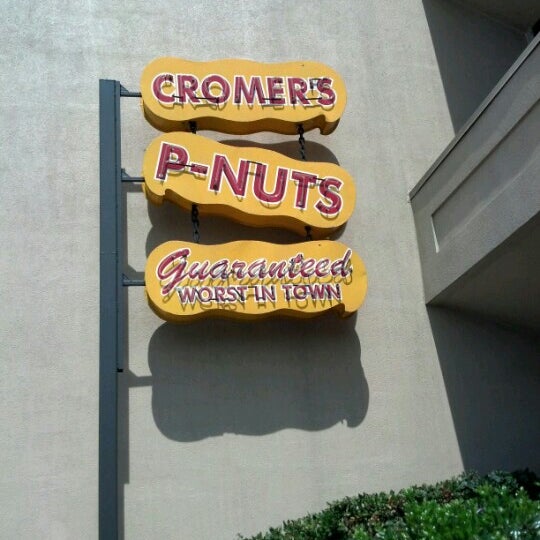 Foto diambil di Cromer&#39;s P-nuts oleh Neely pada 6/9/2012