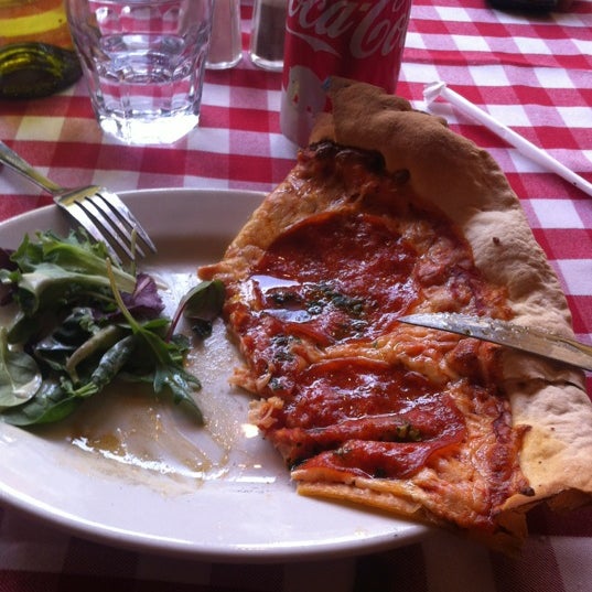 Снимок сделан в Nice Pizza пользователем Caroline J. 2/12/2012