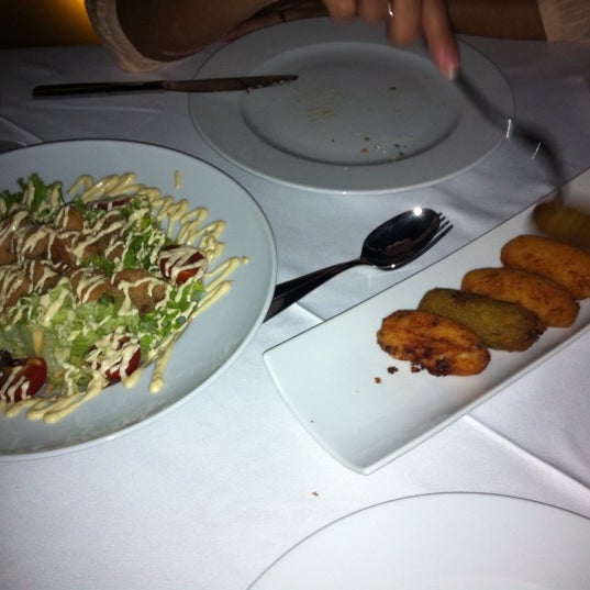 Photo taken at Nica Restaurante &amp; Lounge by Xino X. on 5/29/2012