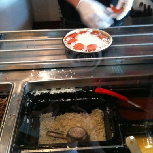 4/15/2012にDennis Y.がPie Five Pizzaで撮った写真