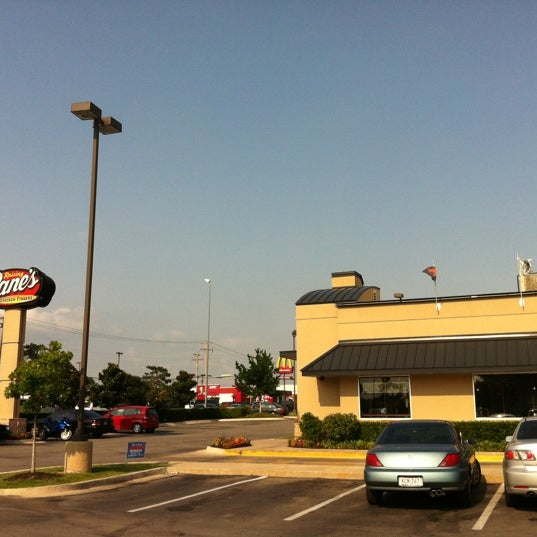 Photo taken at Raising Cane&#39;s Chicken Fingers by Kira F. on 6/11/2012