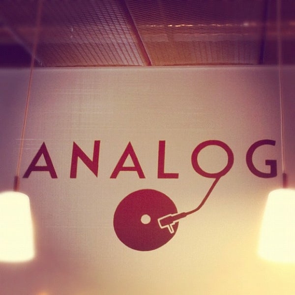Photo prise au Café Analog par Chris Z. le9/5/2012