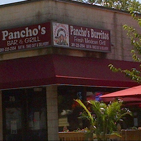 Foto tomada en Pancho&#39;s Burritos  por B n H el 7/14/2012
