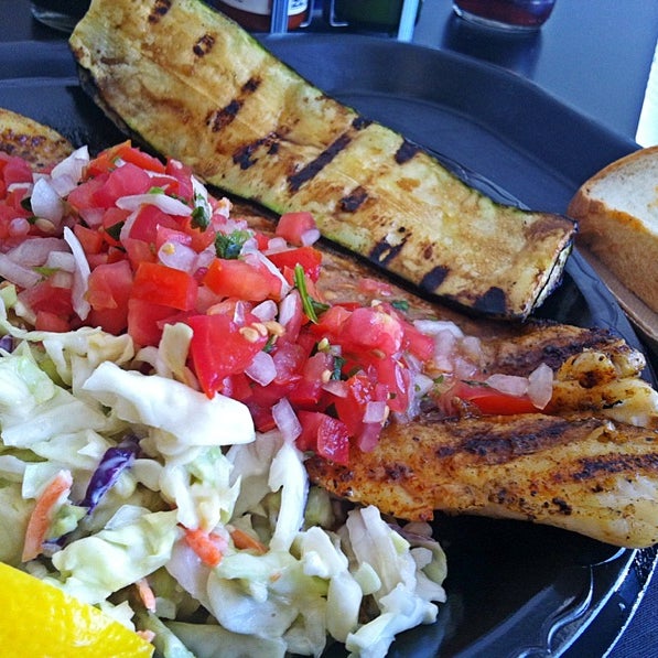 Foto tirada no(a) Baja Fish Grill por Media Cookery em 7/27/2012