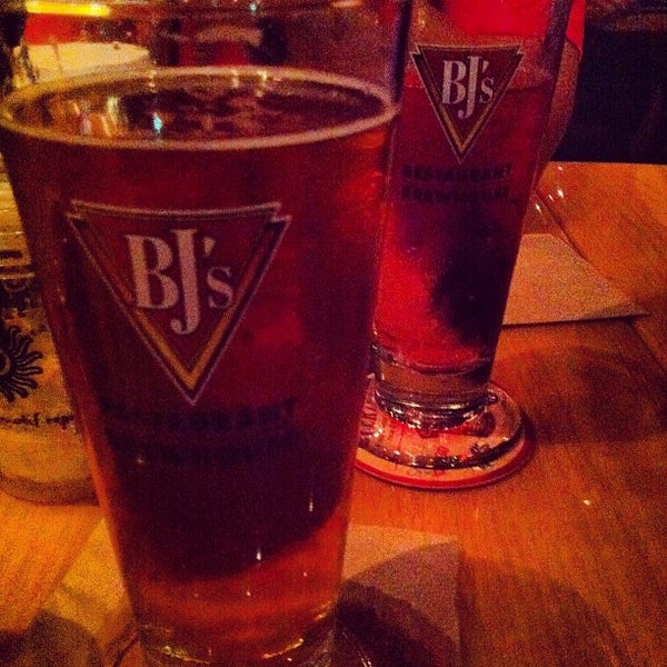 Photo taken at BJ&#39;s Restaurant &amp; Brewhouse by Henry R. on 9/1/2012