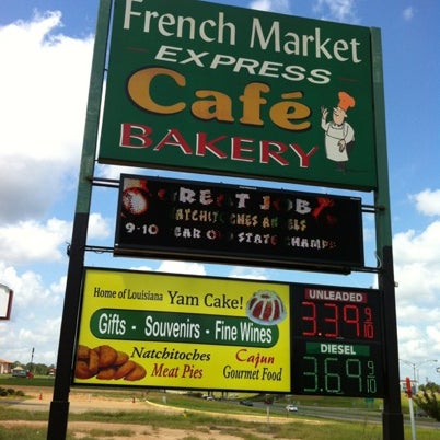 รูปภาพถ่ายที่ French Market Express โดย Steve F. เมื่อ 8/4/2012