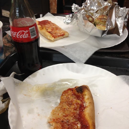 Снимок сделан в Tony&#39;s Pizzeria &amp; Restaurant пользователем Chwis 7/8/2012