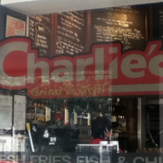 2/16/2012にGlenn L.がCharlie&#39;s Grind &amp; Grillで撮った写真