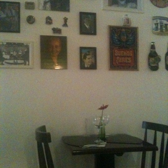 6/3/2012 tarihinde Val C.ziyaretçi tarafından Café Porteño'de çekilen fotoğraf