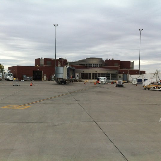Minot International Airport (MOT) 17 tips