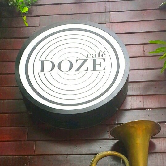 Снимок сделан в DOZE café пользователем Muai K. 8/7/2012