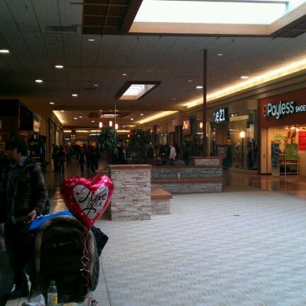 2/11/2012 tarihinde Gabe G.ziyaretçi tarafından Everett Mall'de çekilen fotoğraf