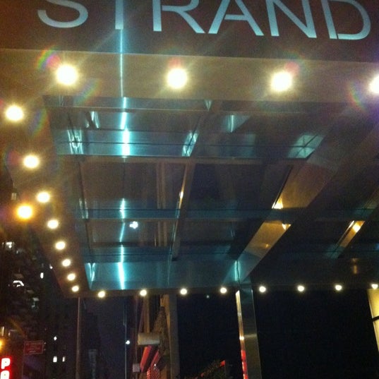 Foto tirada no(a) The Strand Bistro por Cameron J. em 4/15/2012