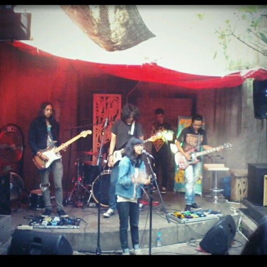 Photo taken at BackYard Cafe KEMANG by inu s. on 3/24/2012